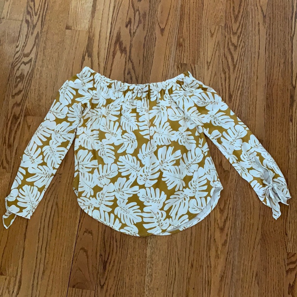 Leaf off the shoulder top NWOT